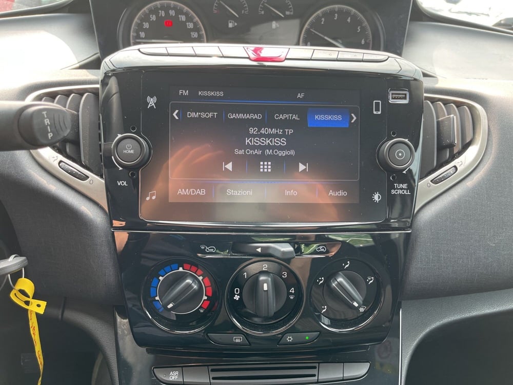 Lancia Ypsilon usata a Torino (13)