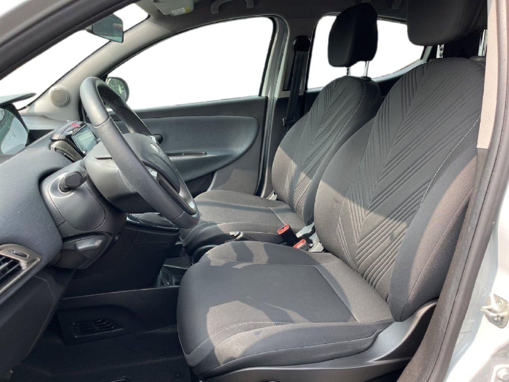 Lancia Ypsilon usata a Torino (9)