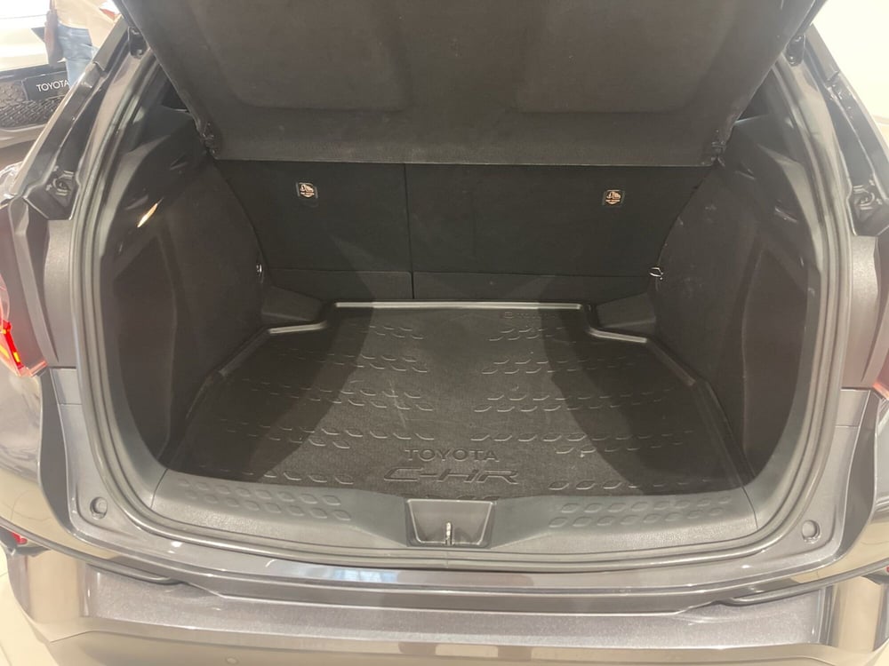 Toyota Toyota C-HR usata a Catania (7)