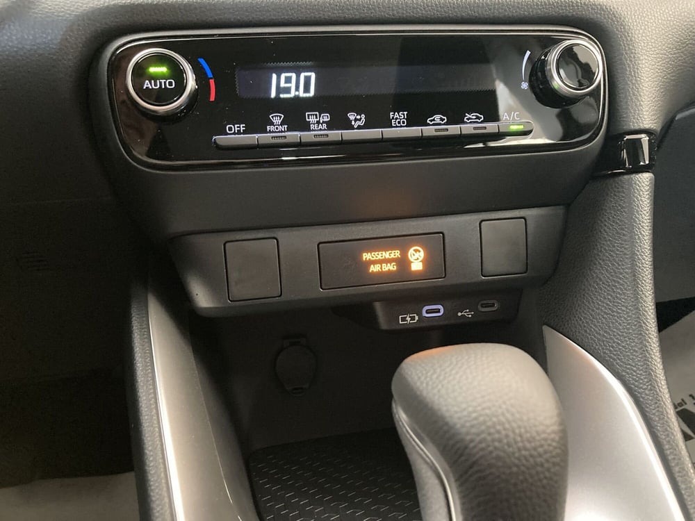 Mazda Mazda2 Hybrid nuova a Pavia (9)