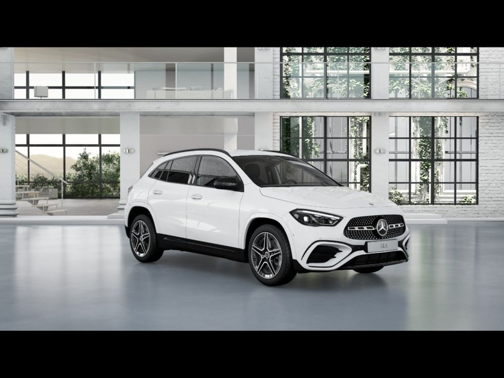 Mercedes-Benz GLA SUV nuova a Firenze