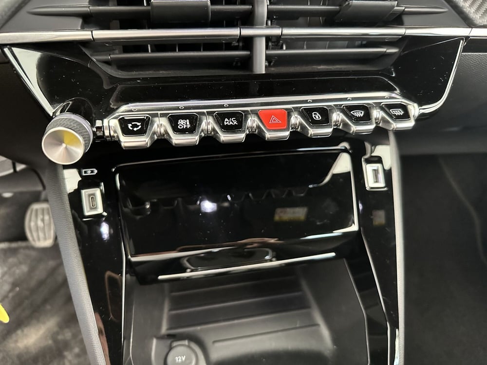 Peugeot 2008 usata a Latina (18)