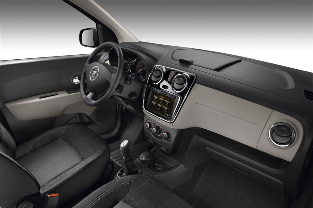 Dacia Lodgy usata a Teramo (12)