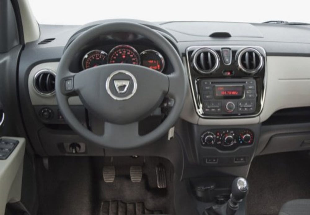 Dacia Lodgy usata a Teramo (14)