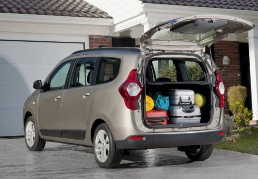 Dacia Lodgy usata a Teramo (18)