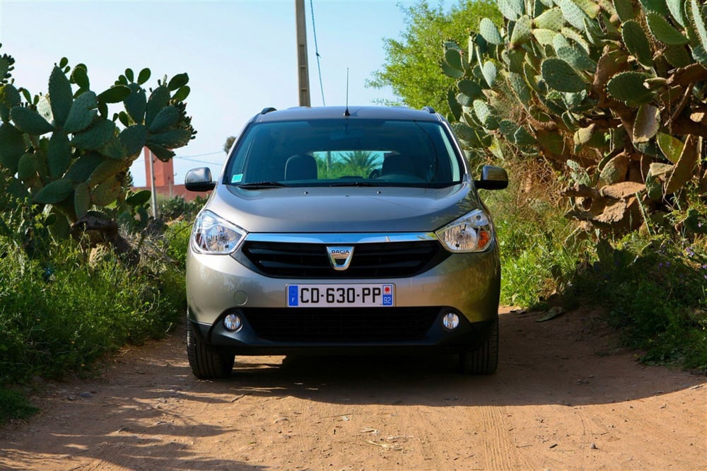 Dacia Lodgy usata a Teramo (9)