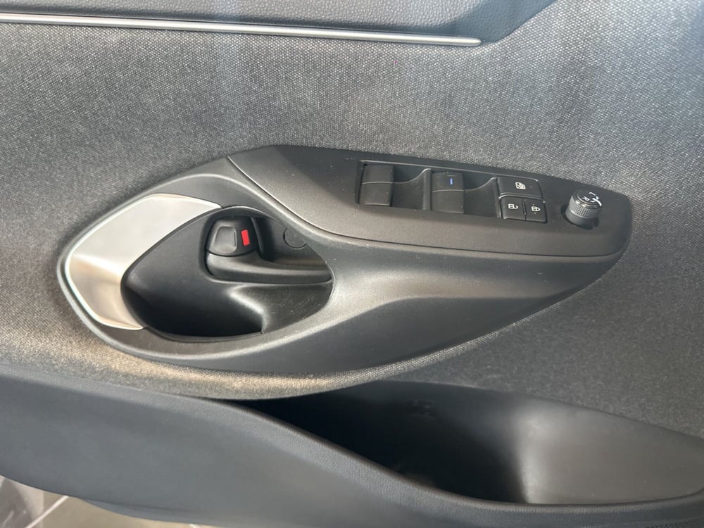 Toyota Yaris usata a Napoli (16)