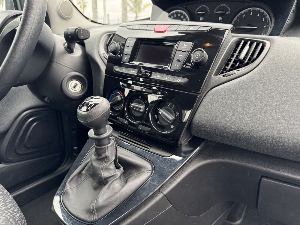 Lancia Ypsilon usata a Messina (12)