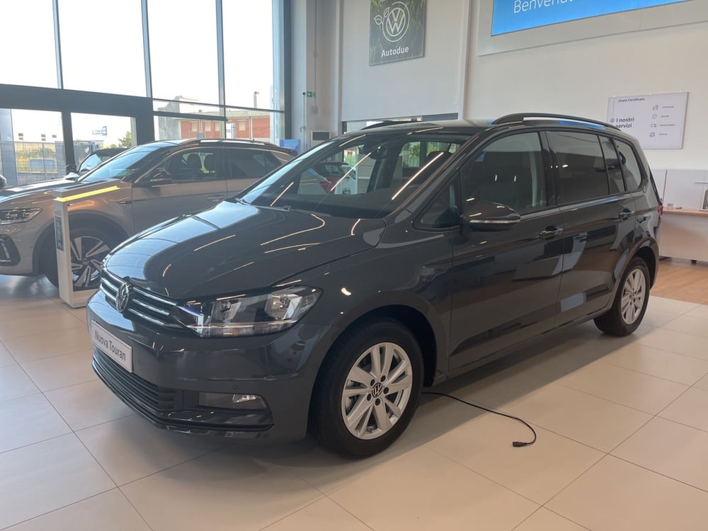 Volkswagen Touran nuova a Salerno