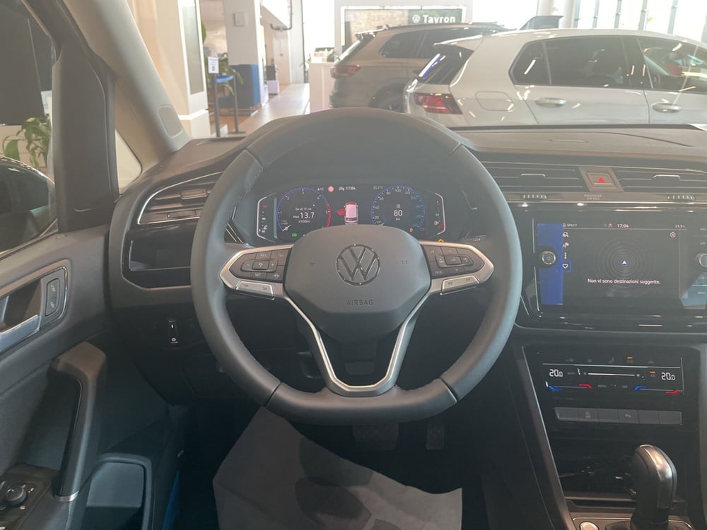 Volkswagen Touran nuova a Salerno (10)