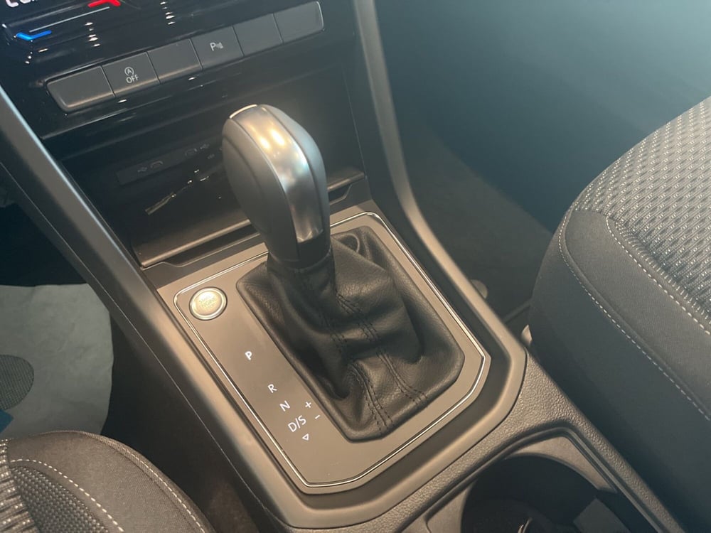 Volkswagen Touran nuova a Salerno (13)