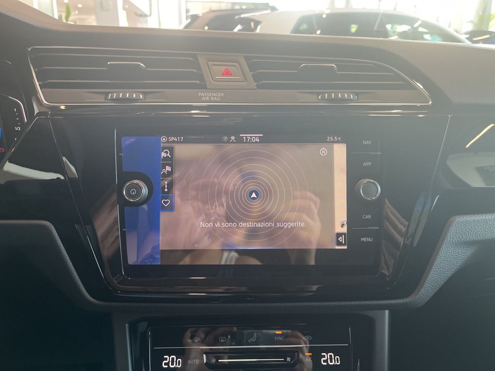 Volkswagen Touran nuova a Salerno (14)