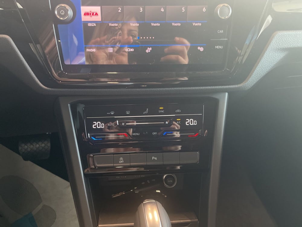 Volkswagen Touran nuova a Salerno (15)