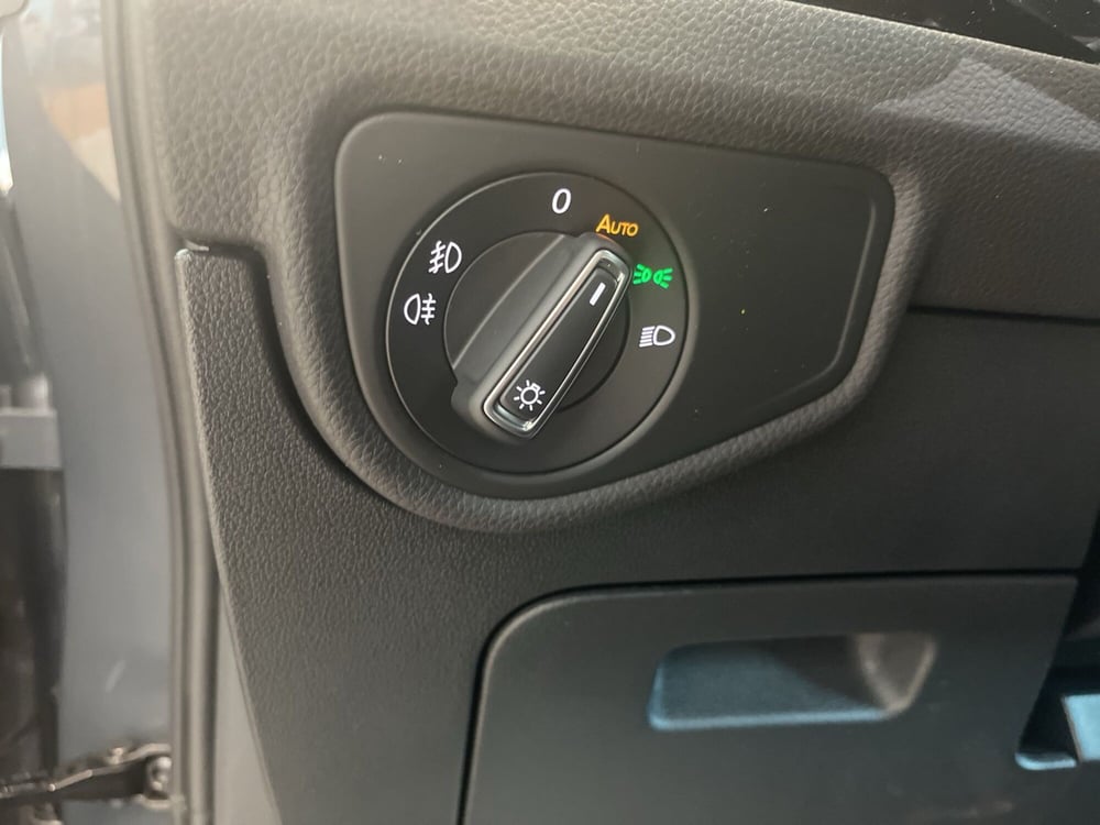 Volkswagen Touran nuova a Salerno (16)