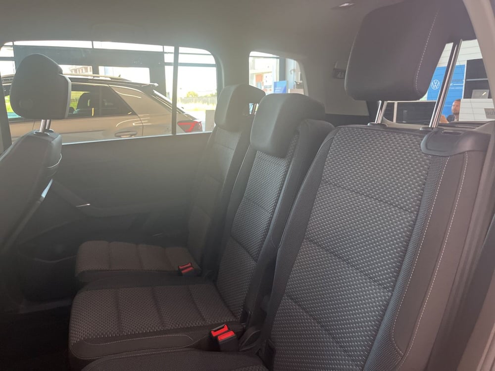 Volkswagen Touran nuova a Salerno (19)