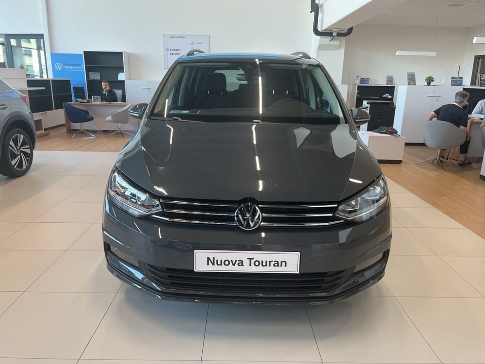 Volkswagen Touran nuova a Salerno (3)