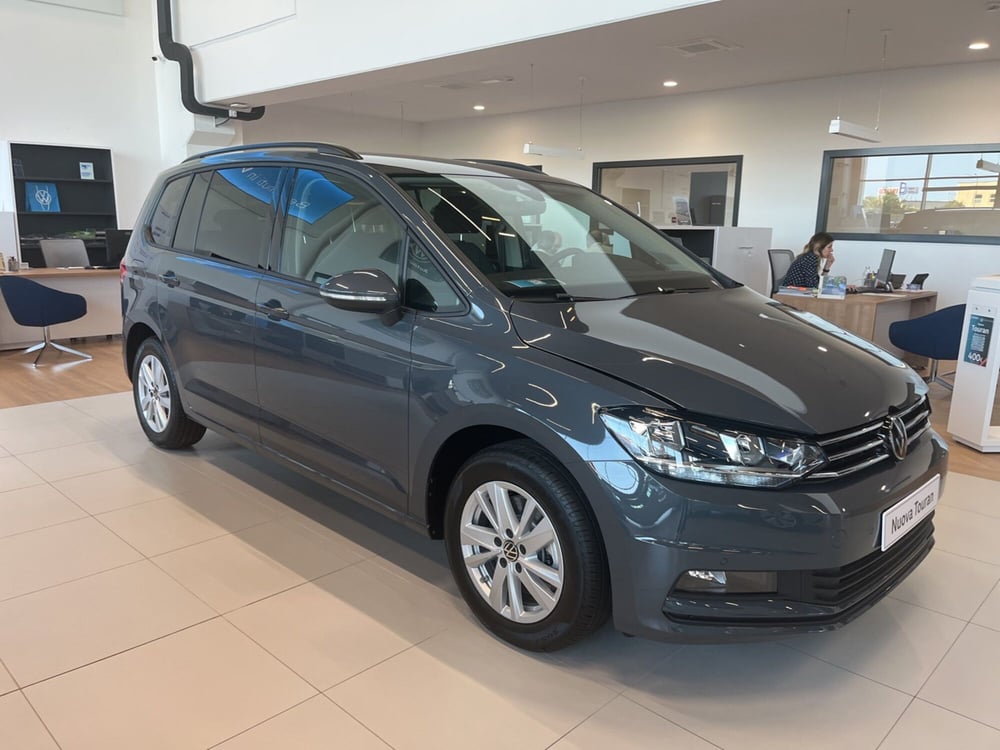 Volkswagen Touran nuova a Salerno (4)