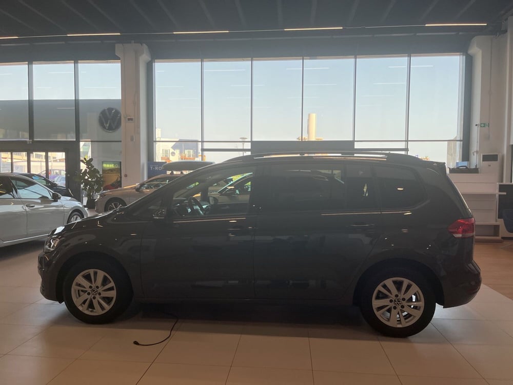 Volkswagen Touran nuova a Salerno (5)