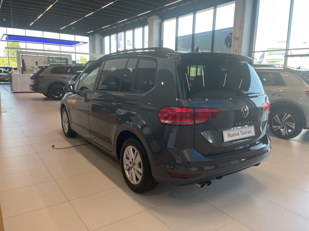 Volkswagen Touran nuova a Salerno (6)