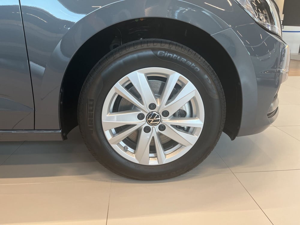 Volkswagen Touran nuova a Salerno (7)