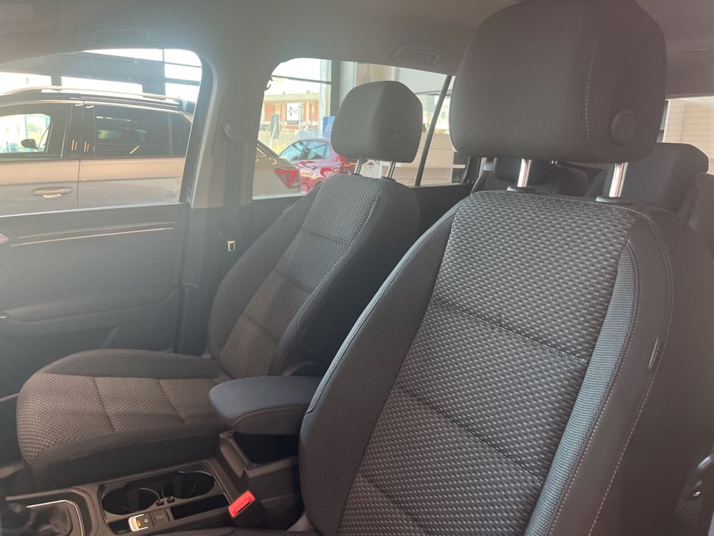 Volkswagen Touran nuova a Salerno (8)