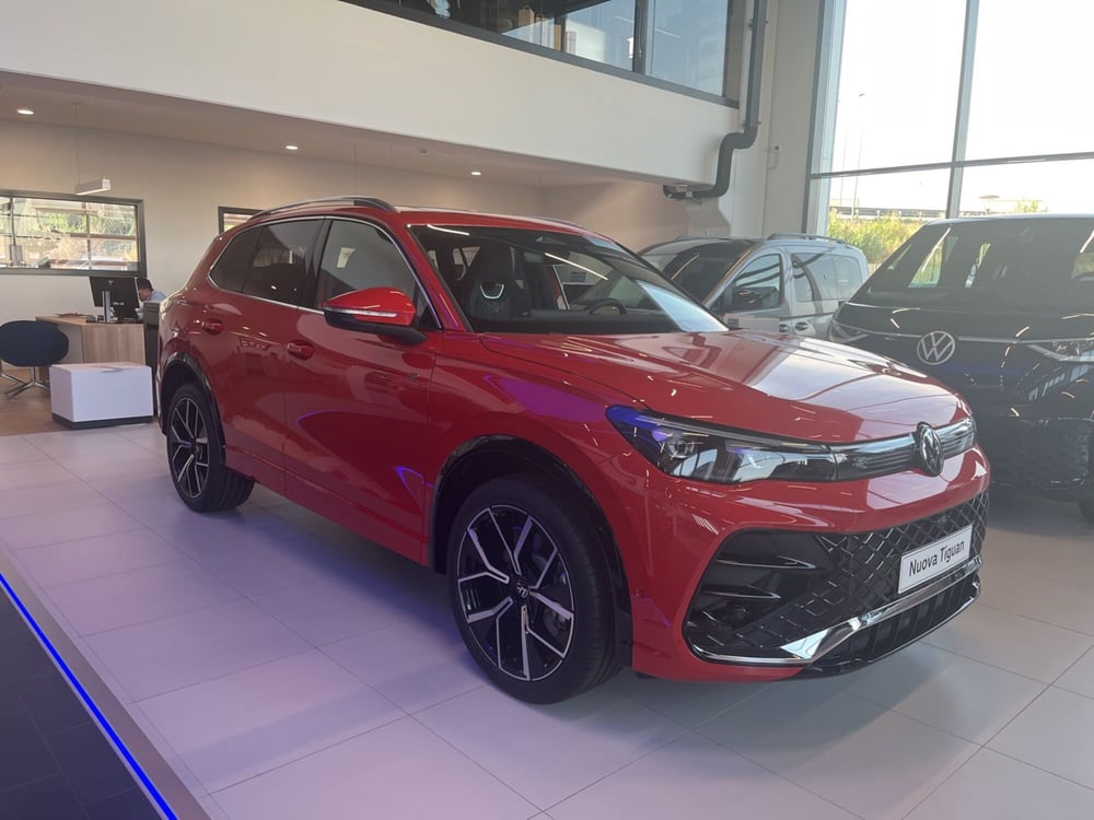 Volkswagen Tiguan nuova a Salerno (4)