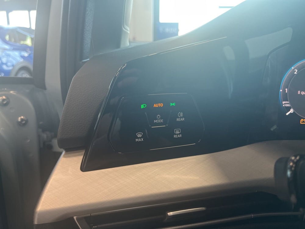 Volkswagen Golf nuova a Salerno (16)
