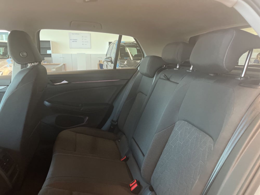 Volkswagen Golf nuova a Salerno (17)