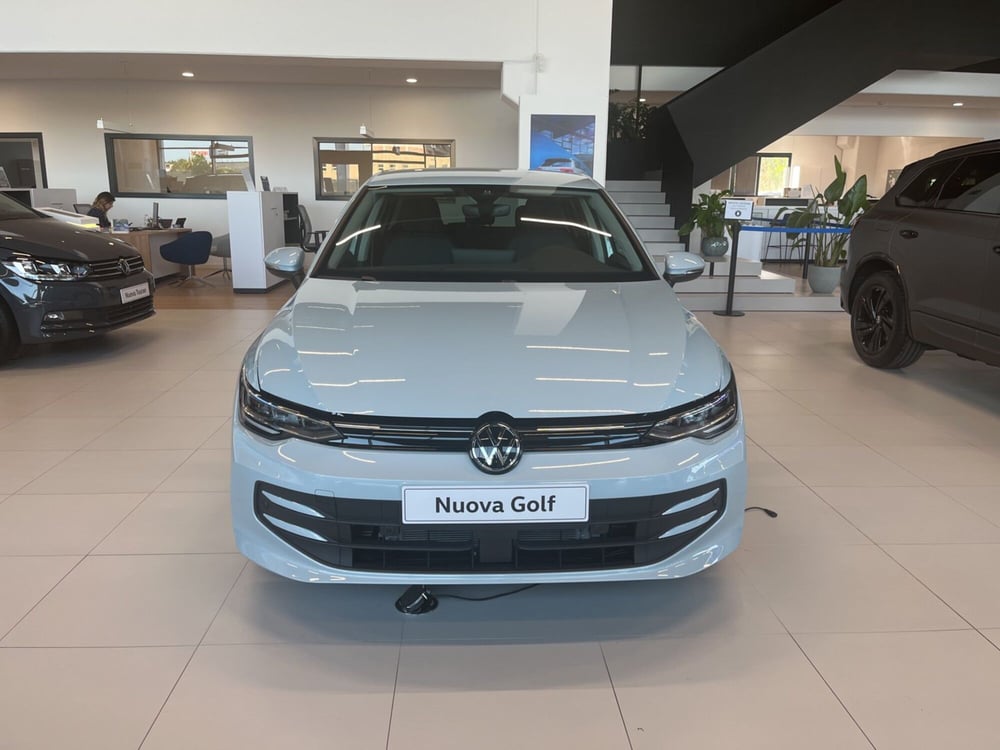 Volkswagen Golf nuova a Salerno (3)