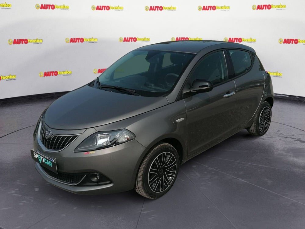Lancia Ypsilon usata a Pistoia
