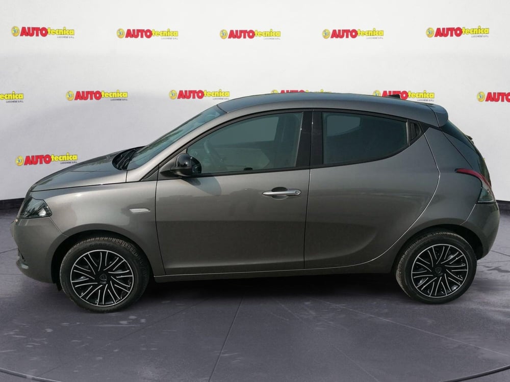 Lancia Ypsilon usata a Pistoia (2)
