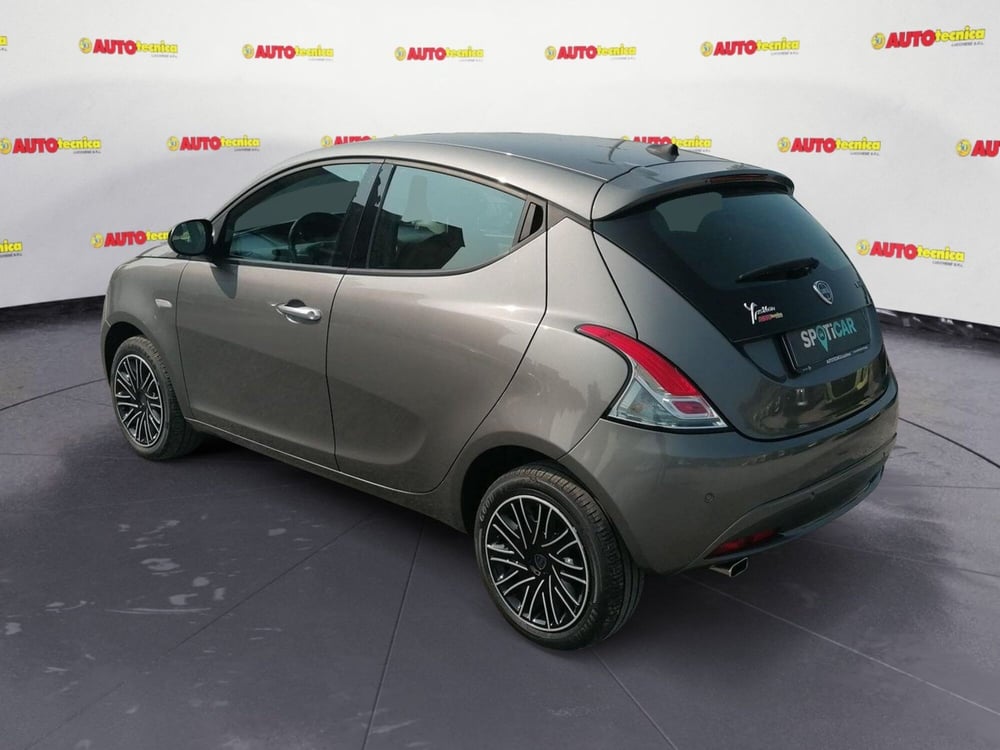 Lancia Ypsilon usata a Pistoia (3)