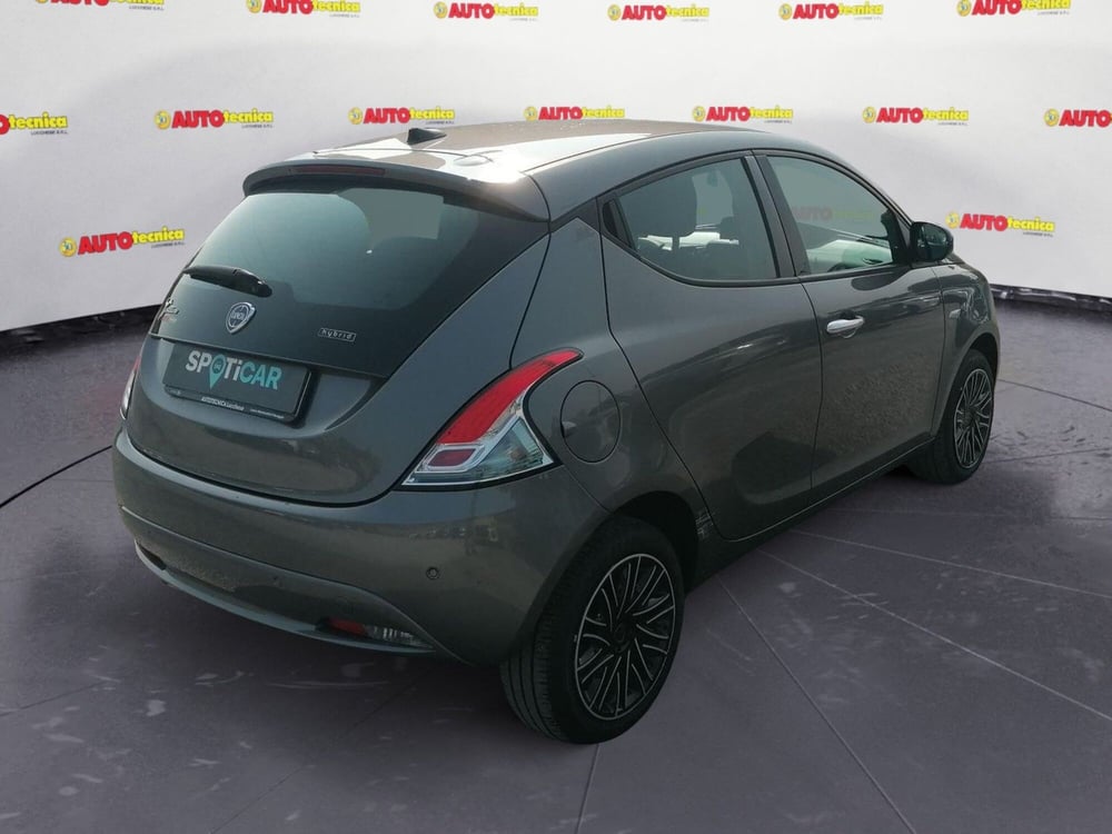 Lancia Ypsilon usata a Pistoia (5)