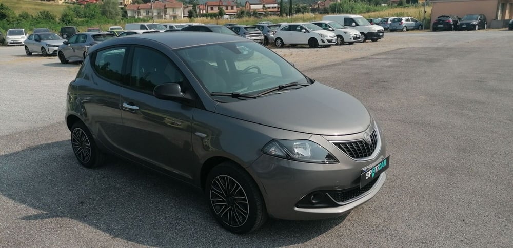 Lancia Ypsilon usata a Pistoia (6)