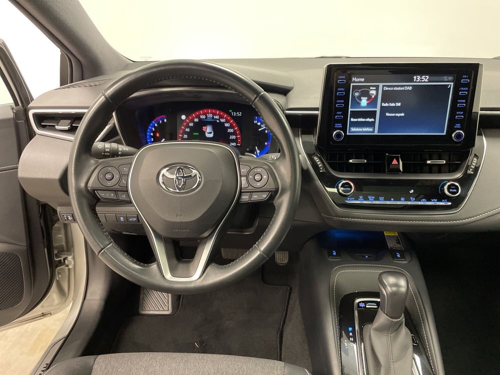 Toyota Corolla Touring Sports usata a Varese (17)