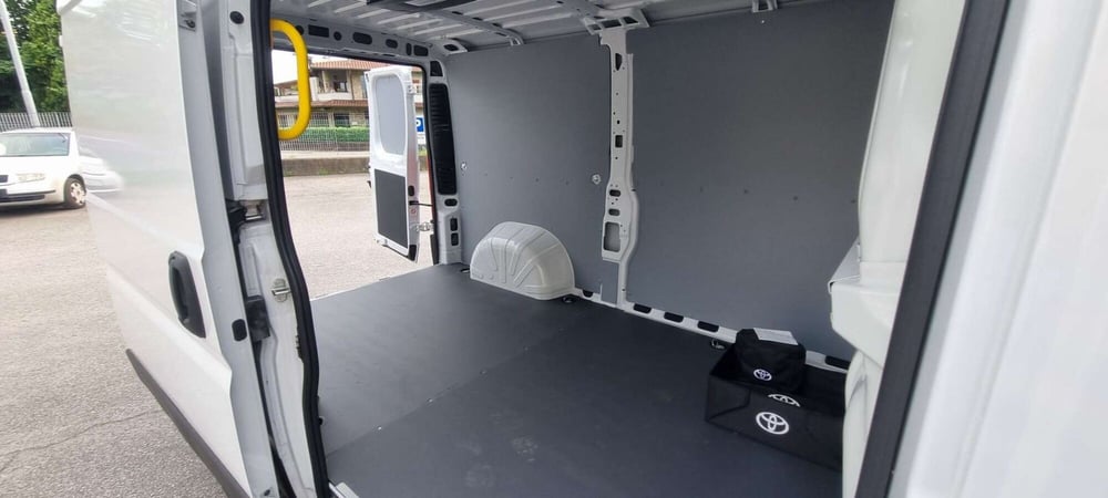 Toyota Proace Max Furgone nuova a Bergamo (14)
