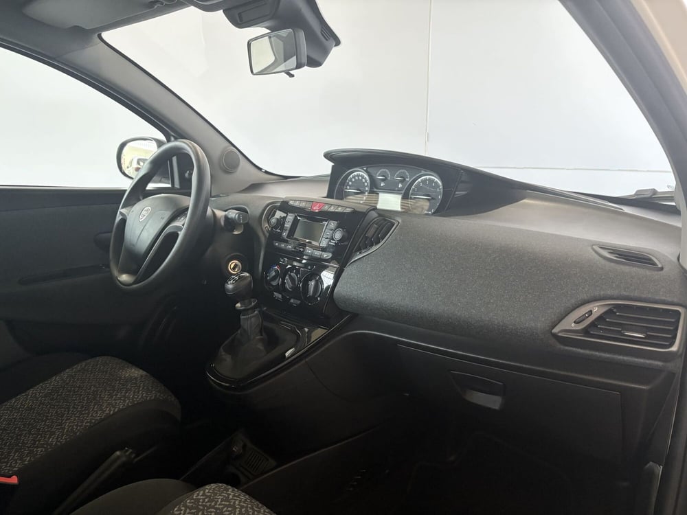 Lancia Ypsilon usata a Monza e Brianza (11)