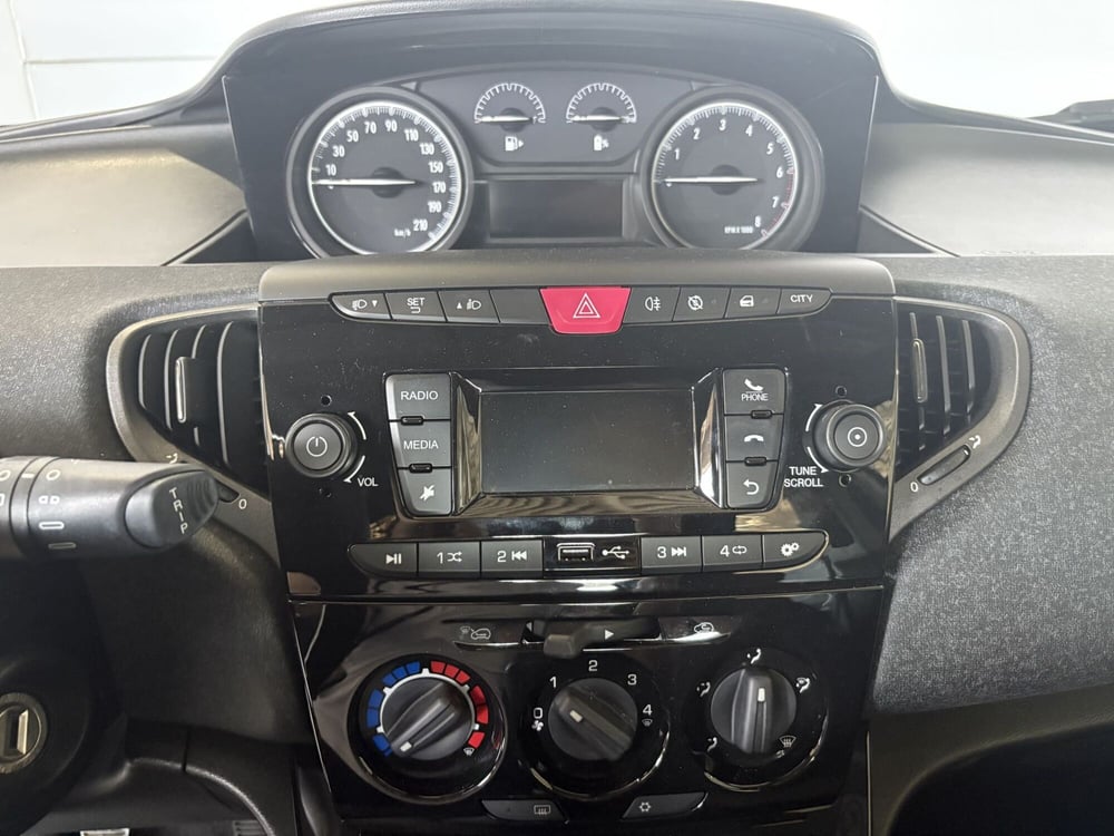 Lancia Ypsilon usata a Monza e Brianza (19)