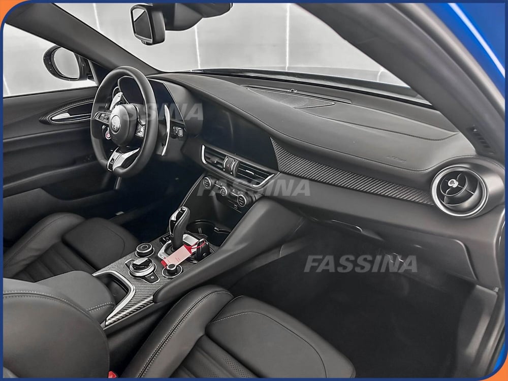 Alfa Romeo Giulia nuova a Milano (13)