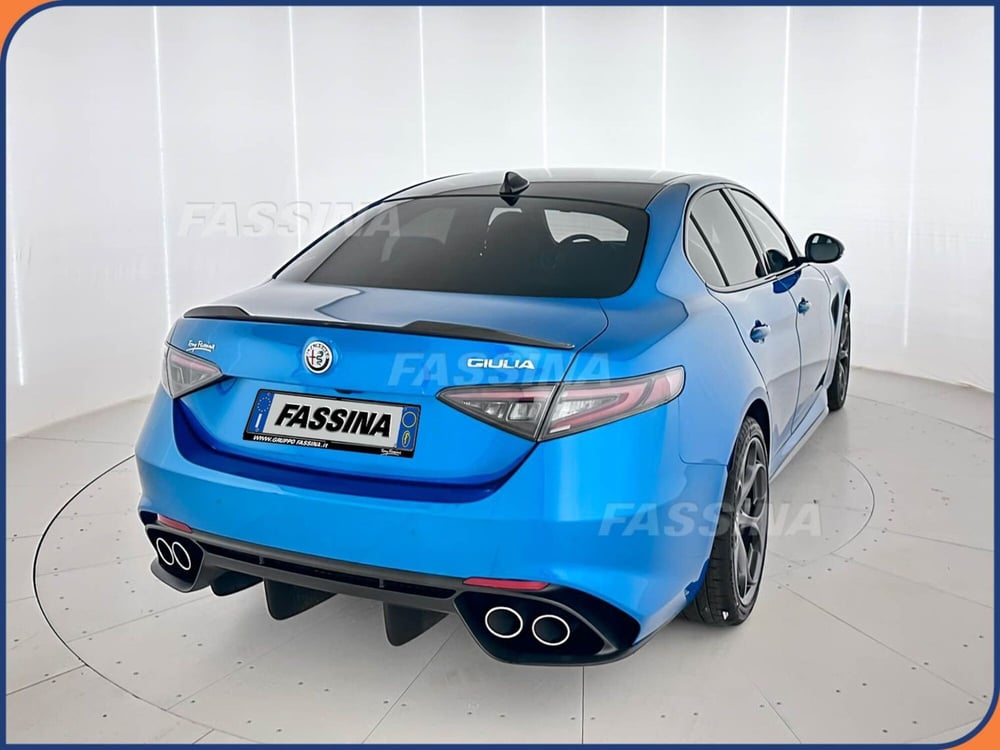 Alfa Romeo Giulia nuova a Milano (6)