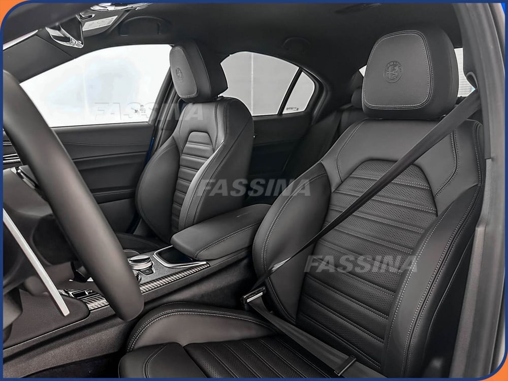 Alfa Romeo Giulia nuova a Milano (8)