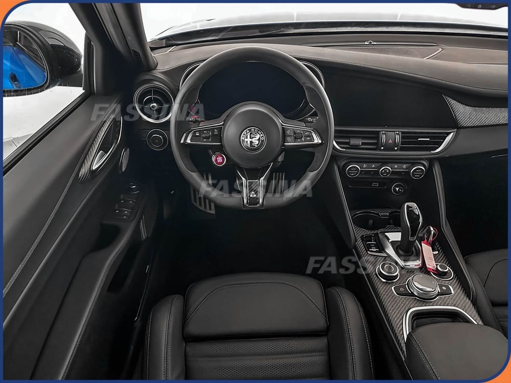 Alfa Romeo Giulia nuova a Milano (9)