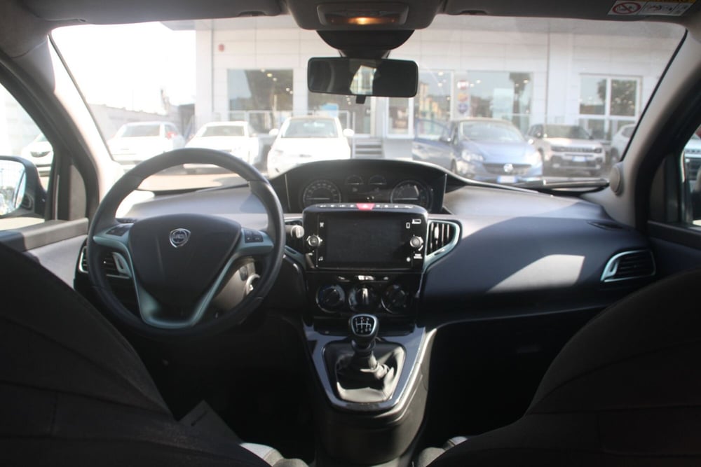 Lancia Ypsilon usata a Catania (11)