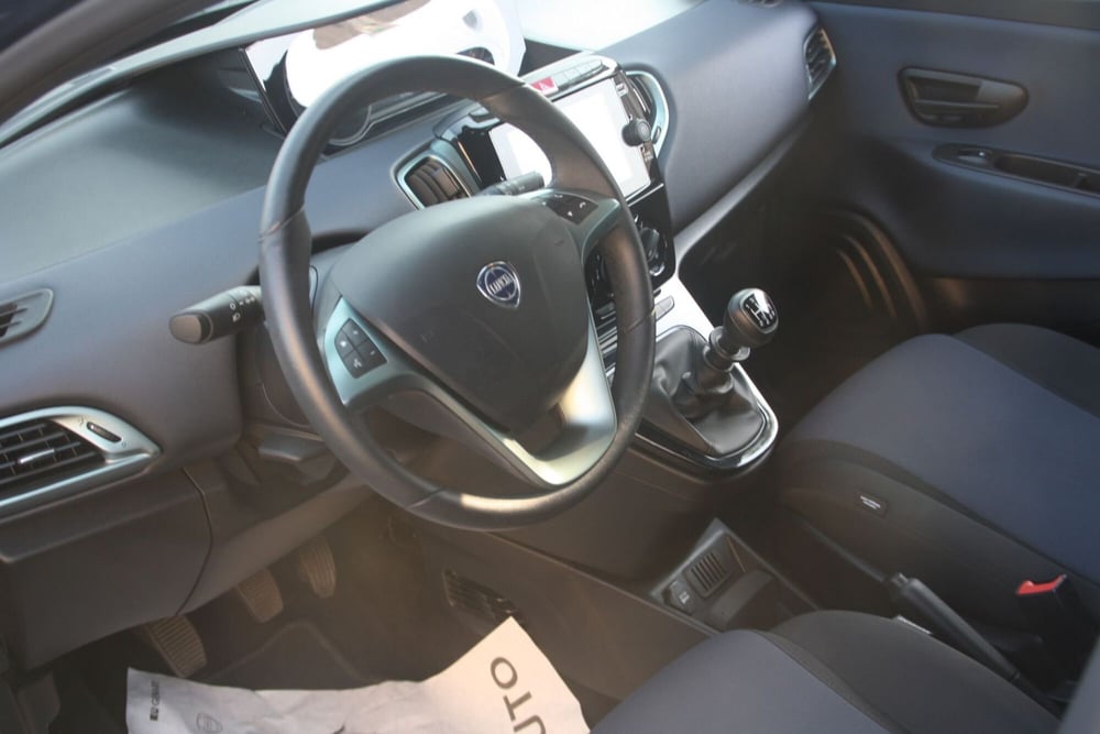 Lancia Ypsilon usata a Catania (13)