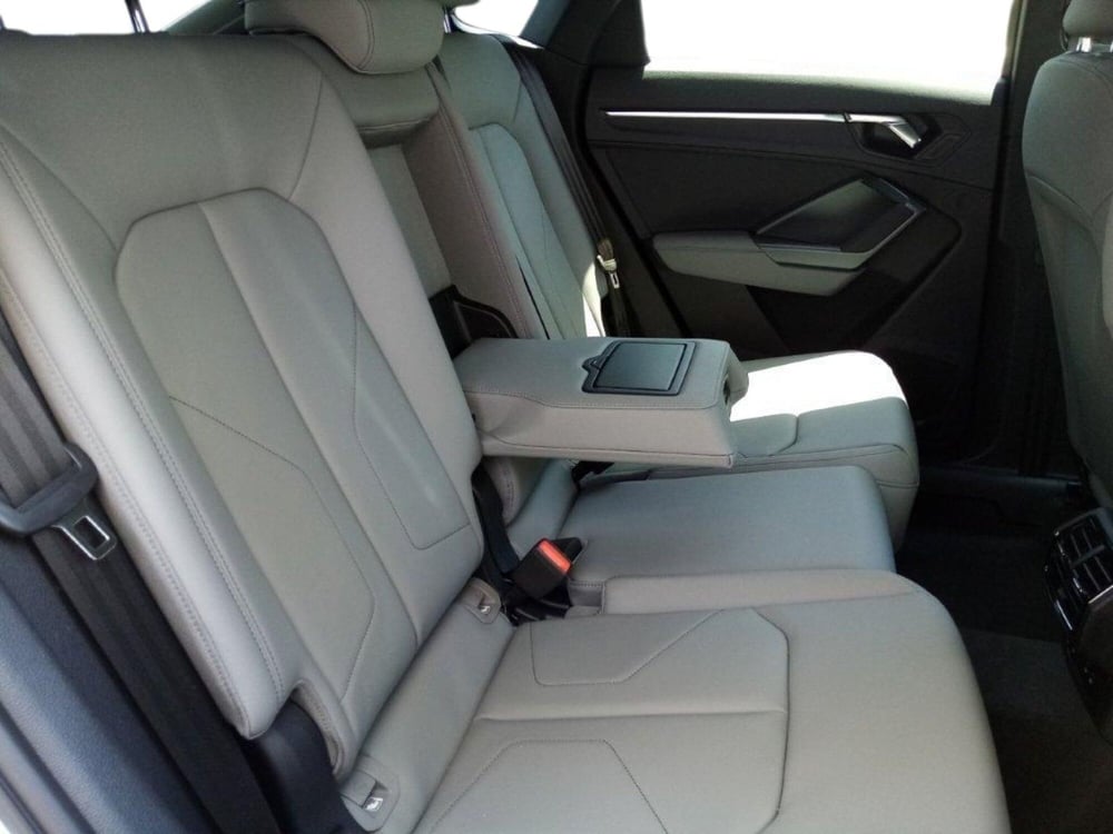 Audi Q3 Sportback nuova a Bari (15)