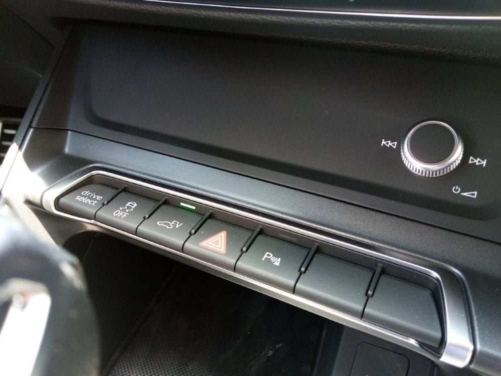 Audi Q3 Sportback nuova a Bari (20)