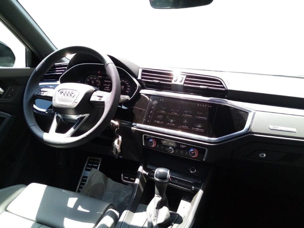 Audi Q3 Sportback nuova a Bari (4)