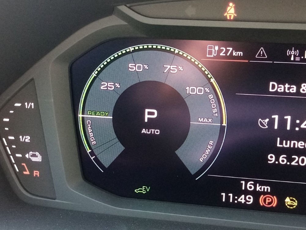 Audi Q3 Sportback nuova a Bari (7)