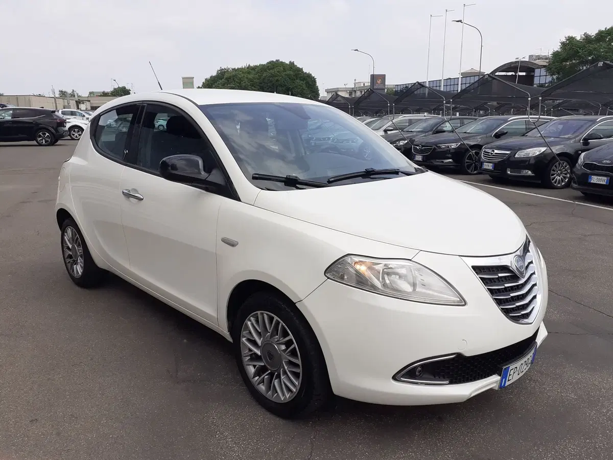 Lancia Ypsilon usata a Modena (3)