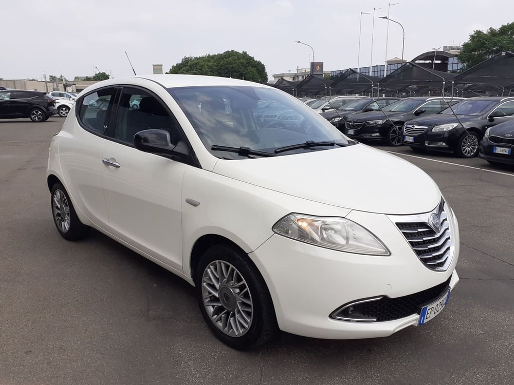Lancia Ypsilon usata a Modena (3)